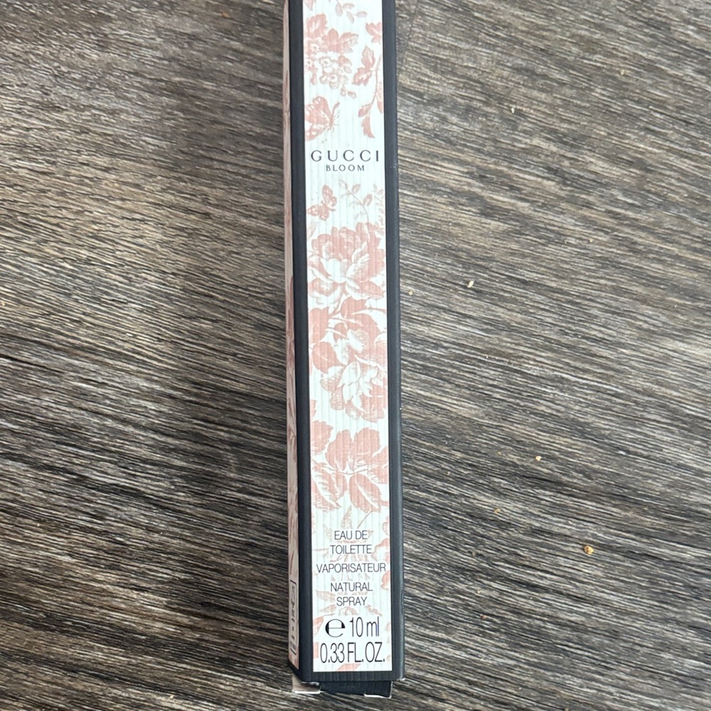 Gucci Bloom Eau de Toilette with Pink Floral Design